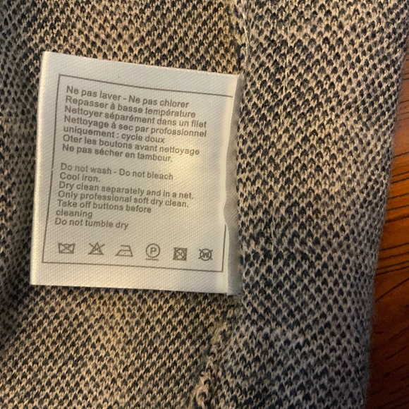 CHANEL CASHMERE PLAID POLKA DOT 2021 Autumn Rhinestone Buttons Logo 40 - Picture 12 of 16